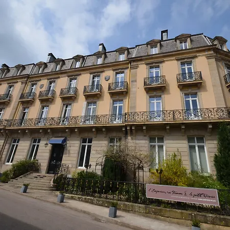 L'empereur, Sa Femme Et Le Petit *