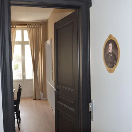 L'empereur, Sa Femme Et Le Petit