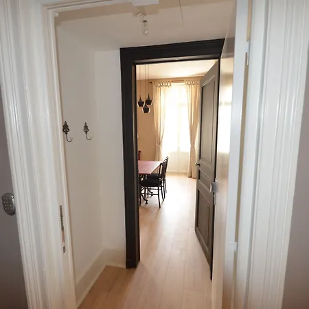 L'empereur, Sa Femme Et Le Petit *