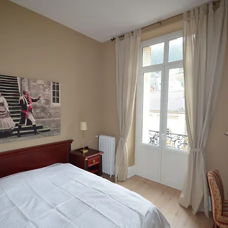 L'empereur, Sa Femme Et Le Petit Plombières-les-Bains