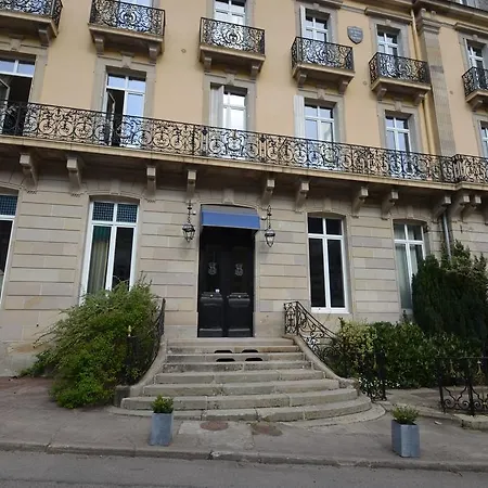 L'empereur, Sa Femme Et Le Petit