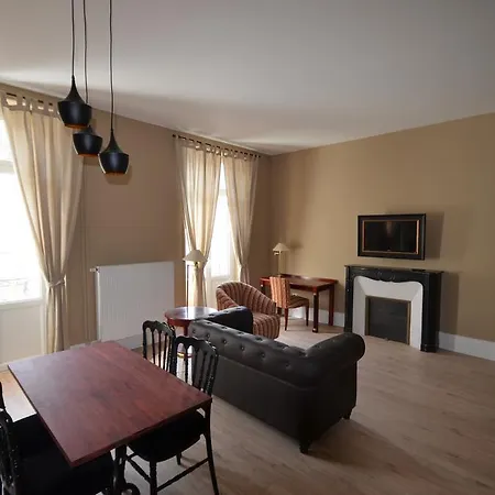 L'empereur, Sa Femme Et Le Petit