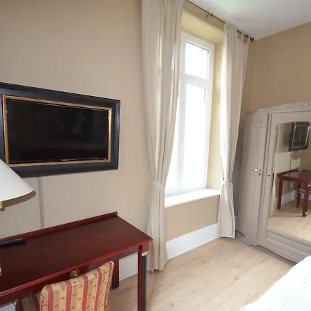 L'empereur, Sa Femme Et Le Petit شقة *