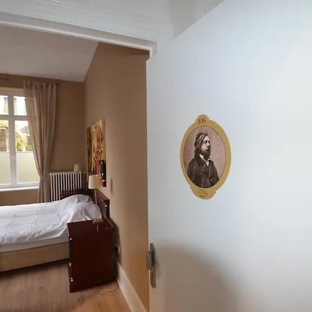 L'empereur, Sa Femme Et Le Petit شقة