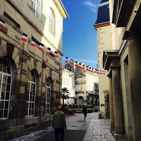 L'empereur, Sa Femme Et Le Petit Apartment *